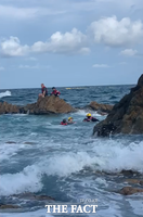  경주 감포서 따개비 따던 남성 2명 구조