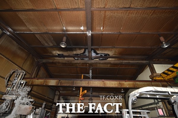 18일 오전 5시 10분께 노원동3가에 위치한 금형공장에서 화재가 발생해 장비 24대와 대원 58명을 투입해 6분만에 진압했다./대구 북부소방서 제공