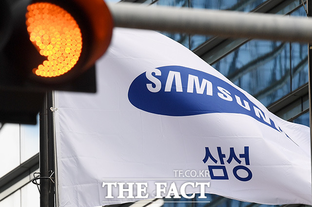 19일 오후 1시 26분 현재 증시 대장주 삼성전자는 전일대비 400원(-0.54%) 내린 7만3500원에 거래 중이다. /남용희 기자