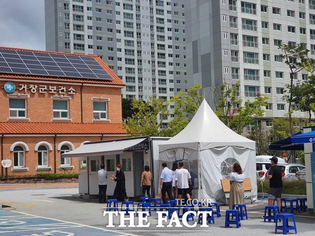 거창군이 코로나19 감염 확산 방지를 위해 19일부터 보건기관 진료와 민원업무를 잠정 중단하고 비상대응 체제에 돌입한다./거창군 제공