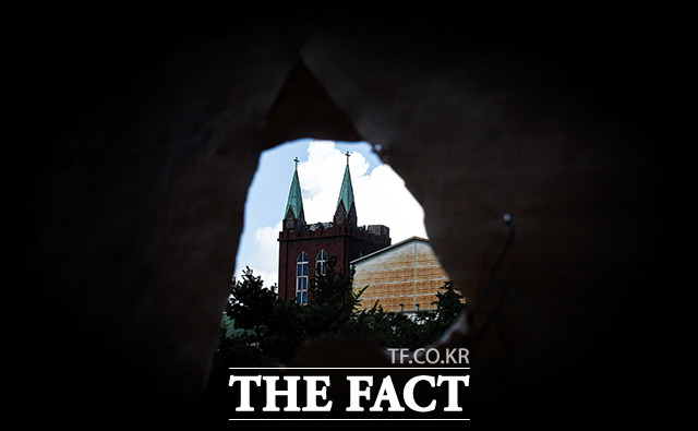 사랑제일교회 폐쇄가 결정된 19일 오후 서울 성북구 사랑제일교회 일대에 긴장감이 흐르고 있다. /이동률 기자