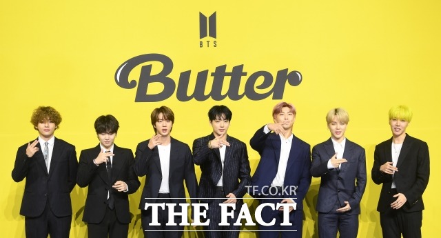 그룹 방탄소년단(BTS)가 1년 넘게 미뤘던 월드투어를 결국 전면 취소하기로 결정했다. /더팩트 DB