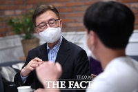  청년 택배 노동자 고충 청취하는 최재형 [TF사진관]