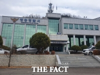  청송서 화물차 빗길에 옹벽충돌...1명 부상