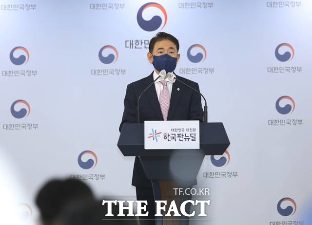 권익위는 23일 오후 정부서울청사에서 국민의힘과 비교섭단체 5개 정당(정의당·열린민주당·국민의당·기본소득당·시대전환)의 부동산거래 전수조사 결과를 발표했다./더팩트DB