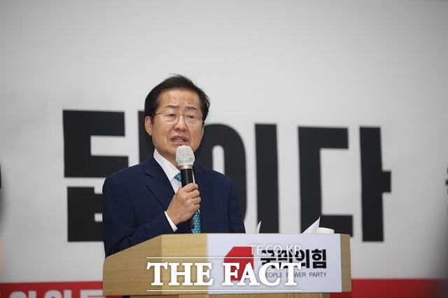 국민의힘 대선 주자인 홍준표 의원이 23일 국민의힘 대전시당에서 기자간담회를 갖고 있다. / 대전 = 김성서 기자