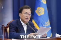  문 대통령, '오마이스' 상륙에 '방역·접종에 차질 없도록 대비하라'