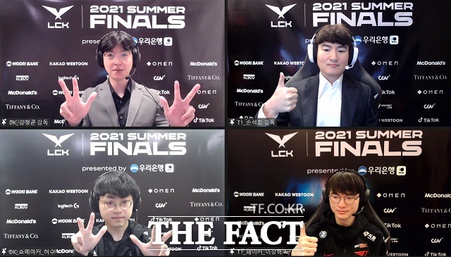 2021 LCK 서머 결승전에 오른 담원 기아와 T1 양 팀 감독과 선수들이 24일 오후 각 구단 연습실에서 온라인 미디어데이 행사에 참여하고 있다. 윗줄 왼쪽 사진부터 시계 방향으로 담원 기아 김정균 감독, T1 손석희 감독 대행, T1 페이커 이상혁, 담원 기아 쇼메이커 허수 /2021 LCK 서머 결승전 미디어데이 캡처
