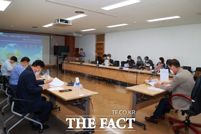 전북 진안군은 25일 가축분뇨 자원화(고체연료, 퇴비)시설 2개소 설치와 관련한 타당성 조사용역 중간 보고회를 개최했다. /진안군 제공