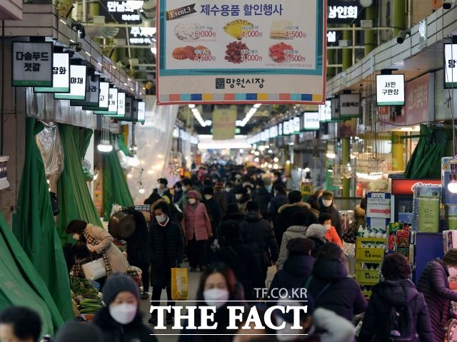 서울시는 서울사랑상품권을 올해 세 번째 추가 발행하고 내달 1일부터 판매를 실시한다. 사진은 해당 기사와 직접적 관련 없음. /이선화 기자