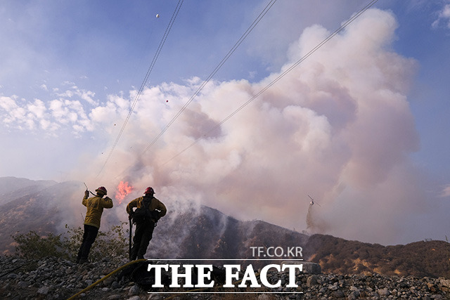 미국 캘리포니아주에서 대규모 산불이 두 달 넘게 지속되고 있다.