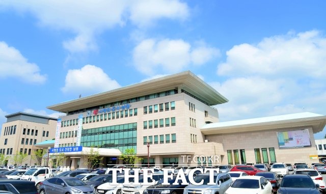 전북 남원시가 신혼부부 및 청년 주택 전세자금 대출이자 지원사업의 2차 대상자 신혼부부 21가구, 청년가구 4가구를 선정, 약 3800만원의 지원금을 지급했다고 밝혔다. /남원시 제공