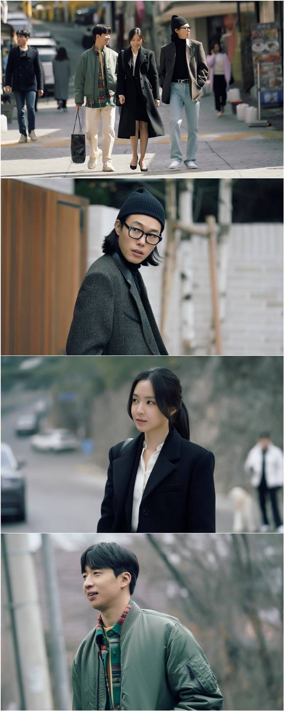 JTBC 10주년 특별기획 인간실격이 새로운 스틸컷을 공개했다. 사진에는 아슬아슬한 청춘의 민낮을 표현할 배우 류준열 손나은 유수빈이 담겨 있어 기대감을 높였다. /씨제스엔터테인먼트, 드라마하우스스튜디오 제공