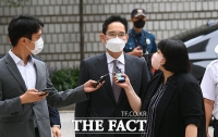  무거운 표정으로 법정 향하는 이재용 [포토]