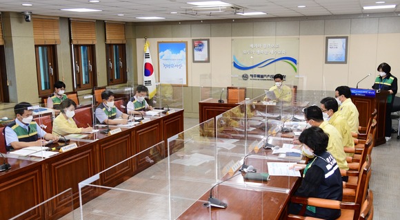 제주도교육청은 지난 26일 대책회의에서 500명이상 고교는 밀집도를 완화한 2/3 등교 수업조치를 시행하기로 했다. /제주도교육청제공