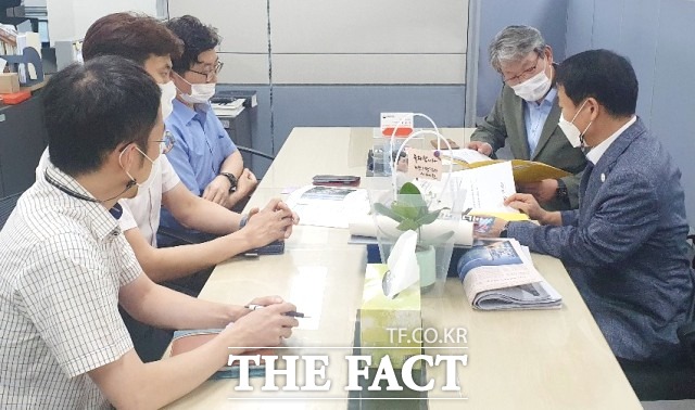 유진섭 시장은 관계 공무원과 함께 행정안전부 교부세과를 방문, 올 하반기 핵심 현안사업과 관련해 당위성과 타당성 등을 설명하고 특별교부세 지원을 적극 건의했다. / 정읍시 제공