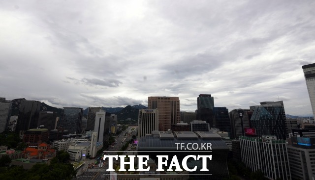 30일은 전국이 흐린 가운데 남부지방은 다시 비가 예상된다. /더팩트 DB