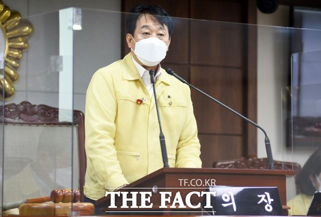 순천시의회 허유인 의장이 다문화 출신 학생을 중심으로 구성된 자생적 예술단체인 순천 청소년오케스트라가 운영난으로 활동을 중지하고 있어 해체 위기에 빠졌다며 순천시에 이 단체에 대한 재정지원을 촉구하고 있다. /순천시의회 제공