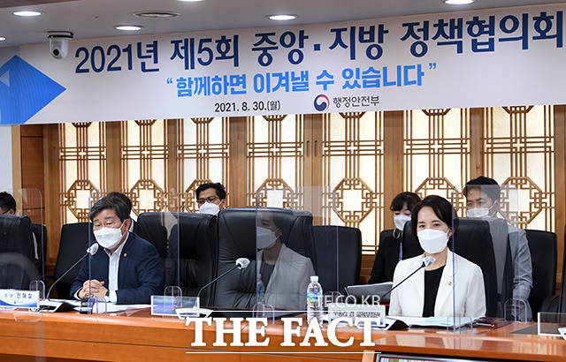 전해철 행정안전부 장관이 모두발언을 하고 있다.