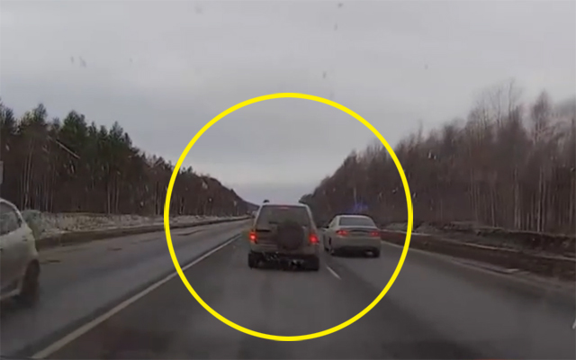 29일 오후 5시 6분쯤 의성군 팔성리 한 국도에서 A씨(53)가 몰던 SUV차량이 중앙선을 넘어 마주 오던 B씨(54) 차량과 정면 충돌했다. 사진은 본 기사와 관계없음. /더팩트DB