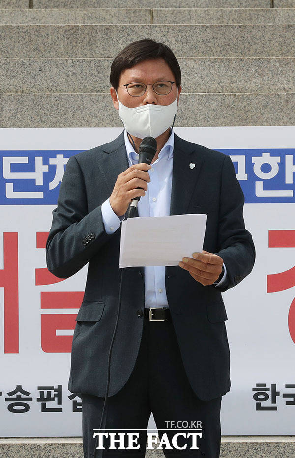 언론7단체 성명서 발표하는 서양원 한국신문방송편집인 협회장.