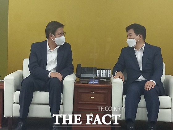 국민의힘 대권 주자인 원희룡 전 지사는 31일 오후 박형준 부산시장과 만나 면담을 가졌다. /부산=조탁만 기자.