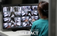  코로나19 병상 실시간 모니터링 하는 의료진 [포토]