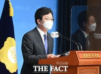  유승민 '정홍원 선관위원장, 윤석열 규칙 만들려…사퇴하라'