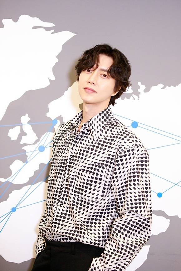 배우 박해진이 화장품 기업 코즈볼과 기초라인 계약을 체결했다. /마운틴무브먼트, 코즈볼 제공