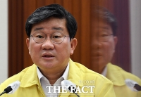  코로나19 중대본 회의 주재하는 전해철 장관 [포토]