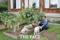  文대통령, 北 김정은 선물 풍산개 '곰이' 새끼 이름 공개