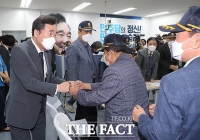  월남참전자들 만난 이낙연 전 대표 [TF사진관]