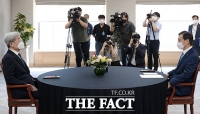  첫 회동 갖는 고승범 금융위원장과 이주열 한국은행 총재 [포토]