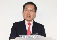  홍준표 '여론조사서 내 이름 빼라…한국갤럽 신뢰 안 해'