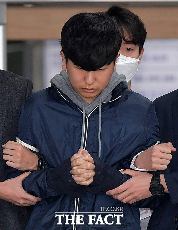 박사방의 2인자로 알려진 강훈은 2심에서 징역 15년을 선고받았다.