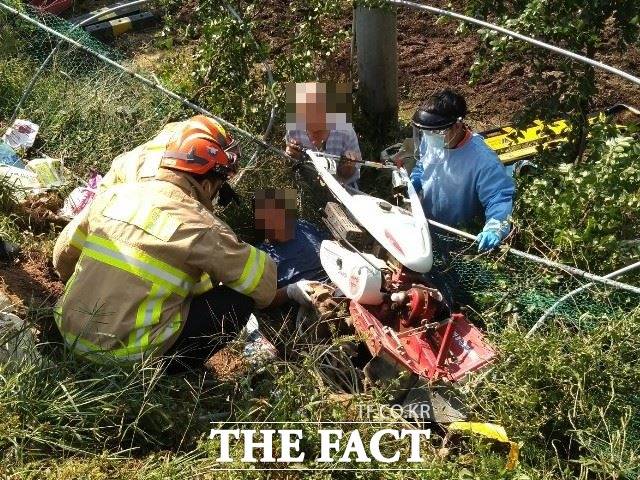 6일 경북 영양과 의성에서 운행 중 농기계가 전복돼 운전자가 다치거나 사망했다. 사진은 본 내용과 관계없음./더팩트DB