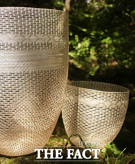 제11회 청주국제공예공모전에서 정다혜 작가의 ‘말총-빗살무늬’작품이 대상에 선정됐다. / 청주시 제공