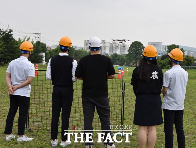 드론 실습을 하는 청주농고 취득반 학생들. / 충북도교육청 제공