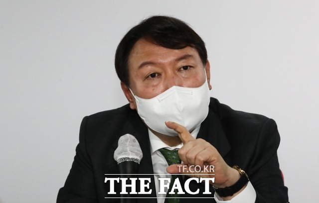 윤석열 전 검찰총장 재직 당시 검찰이 야당에 여권 인사의 고발을 사주했다는 의혹의 파장이 일파만파 커지고 있다. /이선화 기자