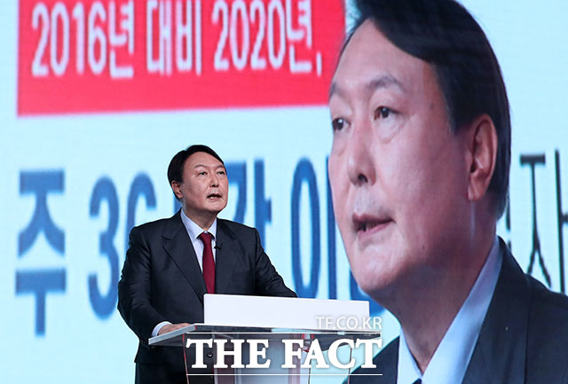 윤석열 국민의힘 대선 예비후보가 7일 오후 서울 강서구 ASSA빌딩 방송스튜디오에서 열린 국민의힘 대선 경선 후보 체인지 대한민국, 3대 약속 발표회에서 공약을 발표하고 있다. /국회사진취재단
