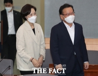  교육회복지원위원회 회의 참석하는 김부겸 총리와 유은혜 부총리 [포토]