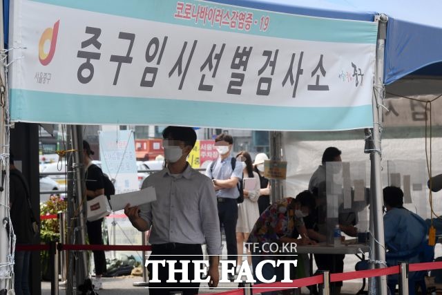 서울 확진자가 사흘 연속 600명대를 기록한 가운데 20대 비중이 가장 높은 것으로 나타났다. /남용희 기자
