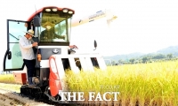  파주시, 추석 앞두고 올해 첫 벼베기 실시