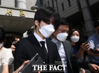  전 아이콘 멤버 비아이 1심 집유…'청소년에 영향 커'