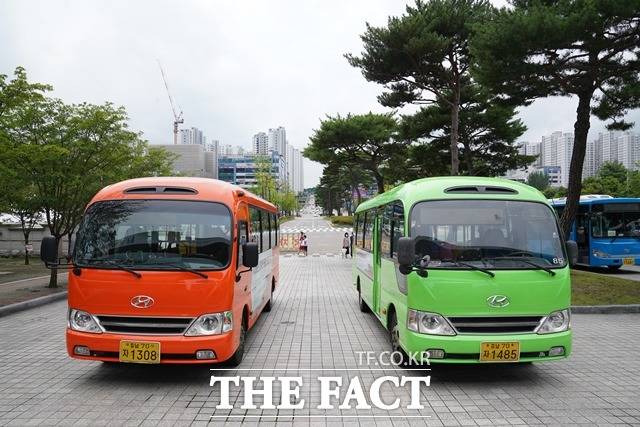 천안시의 고질적인 문제점으로 지적돼 온 교통정책 분야서 가시적인 성과가 나타나고 있다. 사진은 최근 20년만에 디자인을 변경한 천안시내 버스 모습. / 천안시 제공