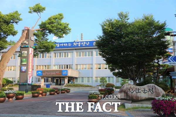 진안군은 코로나19 예방접종 완료자에게 공공체육시설 이용료 감면 기간을 2개월 연장해 12월말까지 제공한다고 15일 밝혔다. /진안군 제공