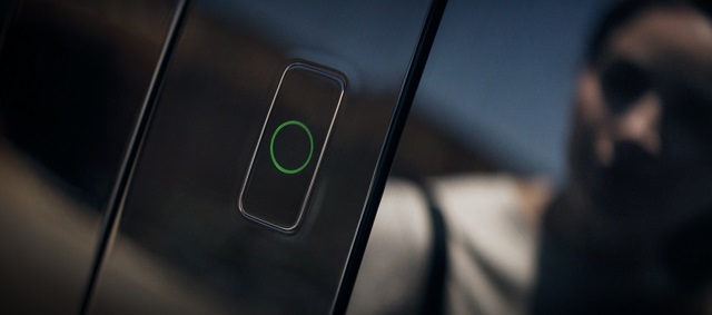 GV60에 최초 적용되는 페이스 커넥트 기술과 지문 인증 시스템을 연계하면, 운전자는 스마트키 없이도 시동과 주행을 할 수 있다. /제네시스 제공