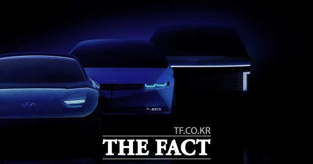 현대차가 오는 2024년 출시할 예정인 첫 대형 EV SUV 아이오닉 7(오른쪽 첫 번째)에 SK이노베이션의 배터리가 탑재된다. /현대차 제공