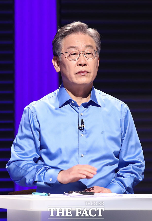 더불어민주당 대선 후보인 이재명 경기지사 측은 26일 곽상도 국민의힘 의원 아들이 화천대유자산관리 퇴직금 명목으로 50억 원을 받았다는 의혹을 문제 삼으며 수사를 촉구했다. /국회사진취재단