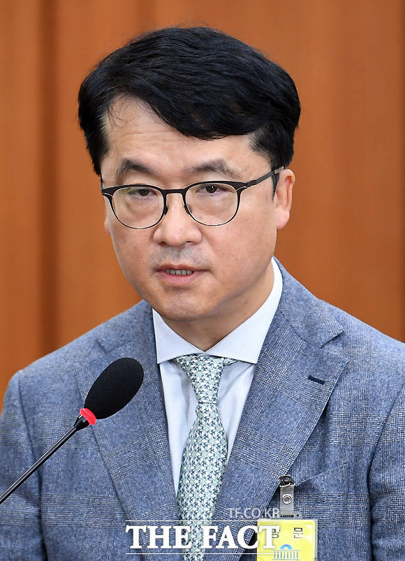 박현종 bhc 회장은 BBQ 직원의 개인정보를 도용해 BBQ 사내 전산망에 접속한 혐의로 지난해 11월 기소됐다. /이새롬 기자
